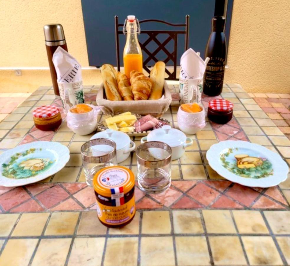 Au Son De L Angelus Bed & Breakfast Moncrabeau Ngoại thất bức ảnh